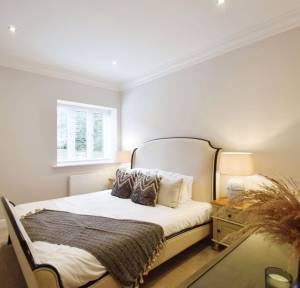 2 Bedroom Flat for sale in Nicholas Court, Salisbury