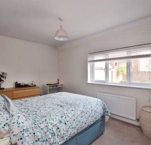 2 Bedroom Flat for sale in Dimmer Drive, Salisbury