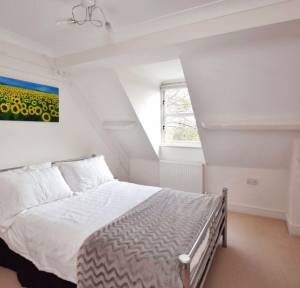 3 Bedroom Flat for sale in Stroud Place, Salisbury