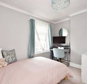 2 Bedroom House for sale in Meadow Road, Salisbury