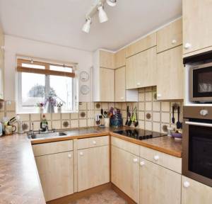 2 Bedroom House for sale in Linkway, Salisbury