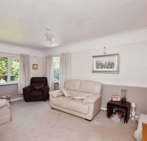 2 Bedroom Flat for sale in Barrington Road, Salisbury