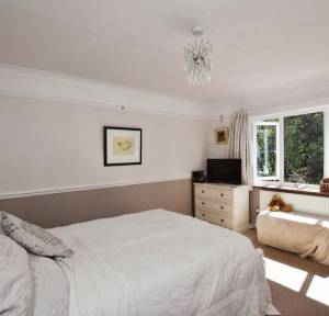 2 Bedroom Flat for sale in Barrington Road, Salisbury