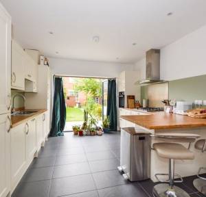 2 Bedroom House to rent in Park Street, Salisbury