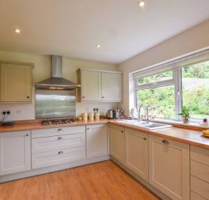 4 Bedroom Bungalow for sale in Rivermead, Salisbury