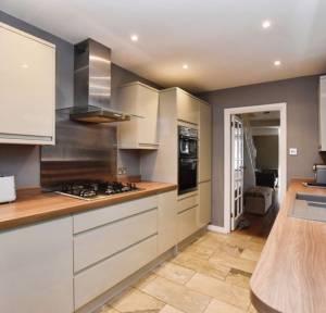 3 Bedroom House for sale in Harnham Road, Salisbury