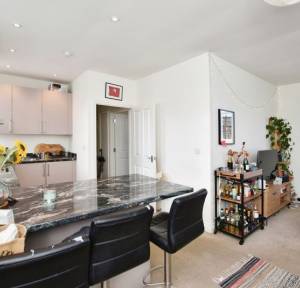 2 Bedroom Flat for sale in 37 Endless Street, Salisbury