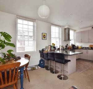 2 Bedroom Flat for sale in 37 Endless Street, Salisbury