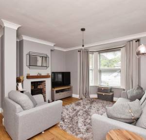 2 Bedroom Flat for sale in 37 Riverside, Salisbury