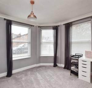 2 Bedroom Flat for sale in 37 Riverside, Salisbury