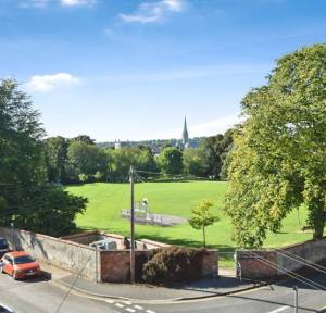 4 Bedroom House for sale in Queens Road, Salisbury