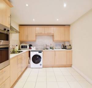 2 Bedroom Flat for sale in , Salisbury