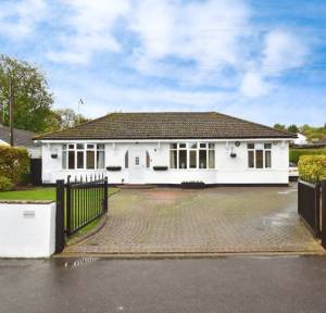 4 Bedroom Bungalow for sale in Figsbury Road, Salisbury