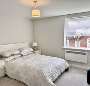 2 Bedroom Flat for sale in Devizes Road, Salisbury