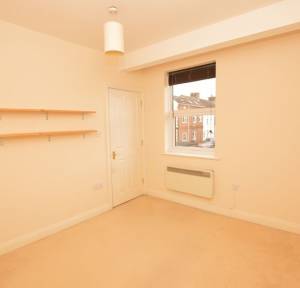 2 Bedroom Apartment / Studio to rent in Longland, Salisbury