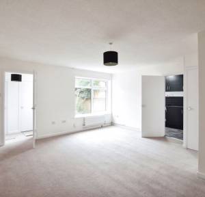 2 Bedroom Flat for sale in Methuen Drive, Salisbury