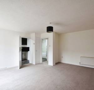 2 Bedroom Flat for sale in Methuen Drive, Salisbury