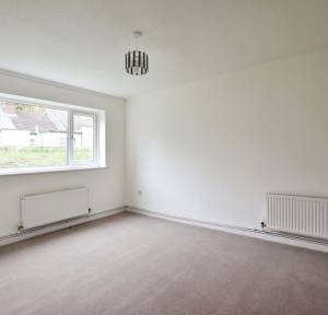 2 Bedroom Flat for sale in Methuen Drive, Salisbury