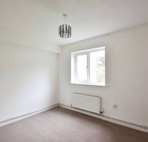 2 Bedroom Flat for sale in Methuen Drive, Salisbury