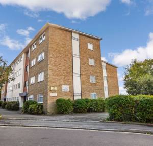 2 Bedroom Flat for sale in Elm Court , Salisbury