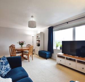 2 Bedroom Flat for sale in Elm Court , Salisbury