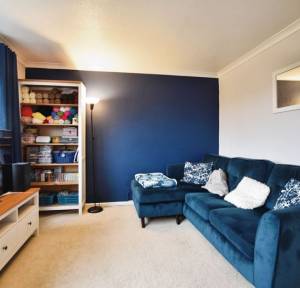 2 Bedroom Flat for sale in Elm Court , Salisbury