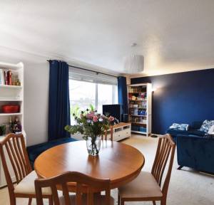 2 Bedroom Flat for sale in Elm Court , Salisbury