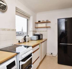 2 Bedroom Flat for sale in Elm Court , Salisbury