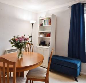 2 Bedroom Flat for sale in Elm Court , Salisbury