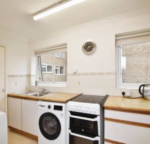 2 Bedroom Flat for sale in Elm Court , Salisbury