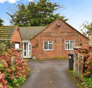 2 Bedroom Bungalow for sale in Barnaby Close, Salisbury