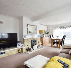 2 Bedroom Bungalow for sale in Barnaby Close, Salisbury