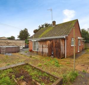 2 Bedroom Bungalow for sale in Barnaby Close, Salisbury