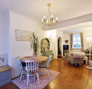 4 Bedroom House for sale in North Street, Salisbury