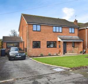 4 Bedroom House for sale in Chestnut Close, Salisbury