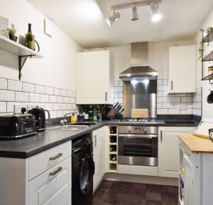 2 Bedroom Flat for sale in Lanfranc Close, Salisbury