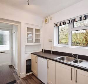 1 Bedroom Flat for sale in Cecil Avenue, Salisbury