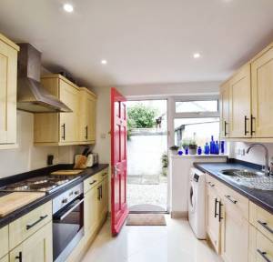 2 Bedroom Flat for sale in 23 Gorringe Road, Salisbury