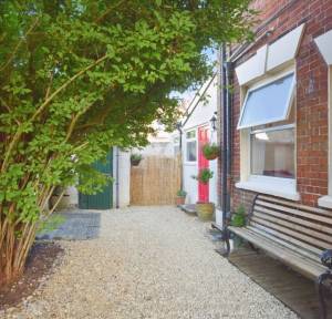 2 Bedroom Flat for sale in 23 Gorringe Road, Salisbury