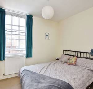 2 Bedroom Flat for sale in 37 Endless Street, Salisbury