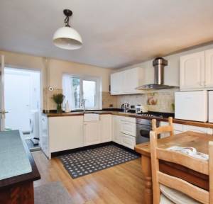 2 Bedroom House for sale in Church Lane, Salisbury