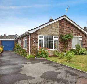 3 Bedroom Bungalow for sale in Hathaway Close, Salisbury