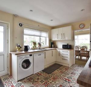 3 Bedroom Bungalow for sale in Hathaway Close, Salisbury