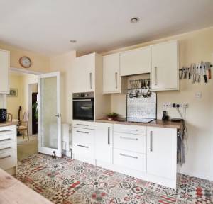 3 Bedroom Bungalow for sale in Hathaway Close, Salisbury