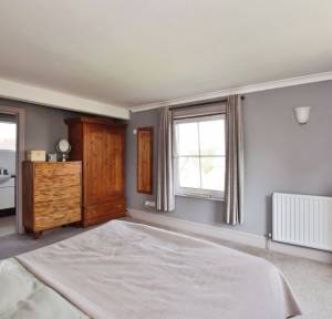 4 Bedroom House for sale in Middleton Road, Salisbury