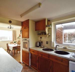 3 Bedroom House for sale in School Road, Salisbury