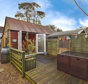 2 Bedroom House for sale in The Headlands, Salisbury