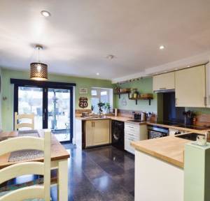 3 Bedroom House for sale in Devizes Road, Salisbury