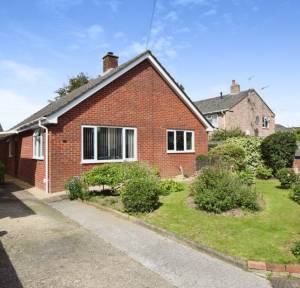 3 Bedroom Bungalow for sale in Hathaway Close, Salisbury