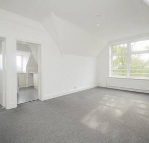 2 Bedroom Flat for sale in 49 Roman Road, Salisbury